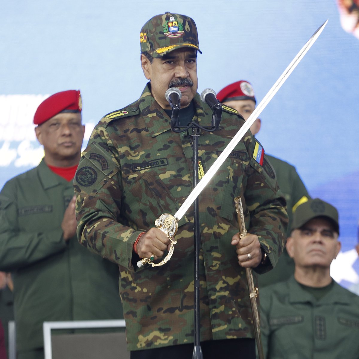 Venezuela Devlet Başkanı Maduro, ABD'ye Karşı Kamuflaj Kıyafeti ve Kılıçla Meydan Okudu!