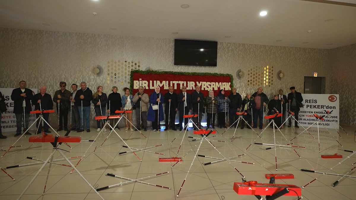 Sedat Peker, 3 Aralık Dünya Engelliler Günü'nde Görme Engellilere Binlerce Baston Hediye Etti