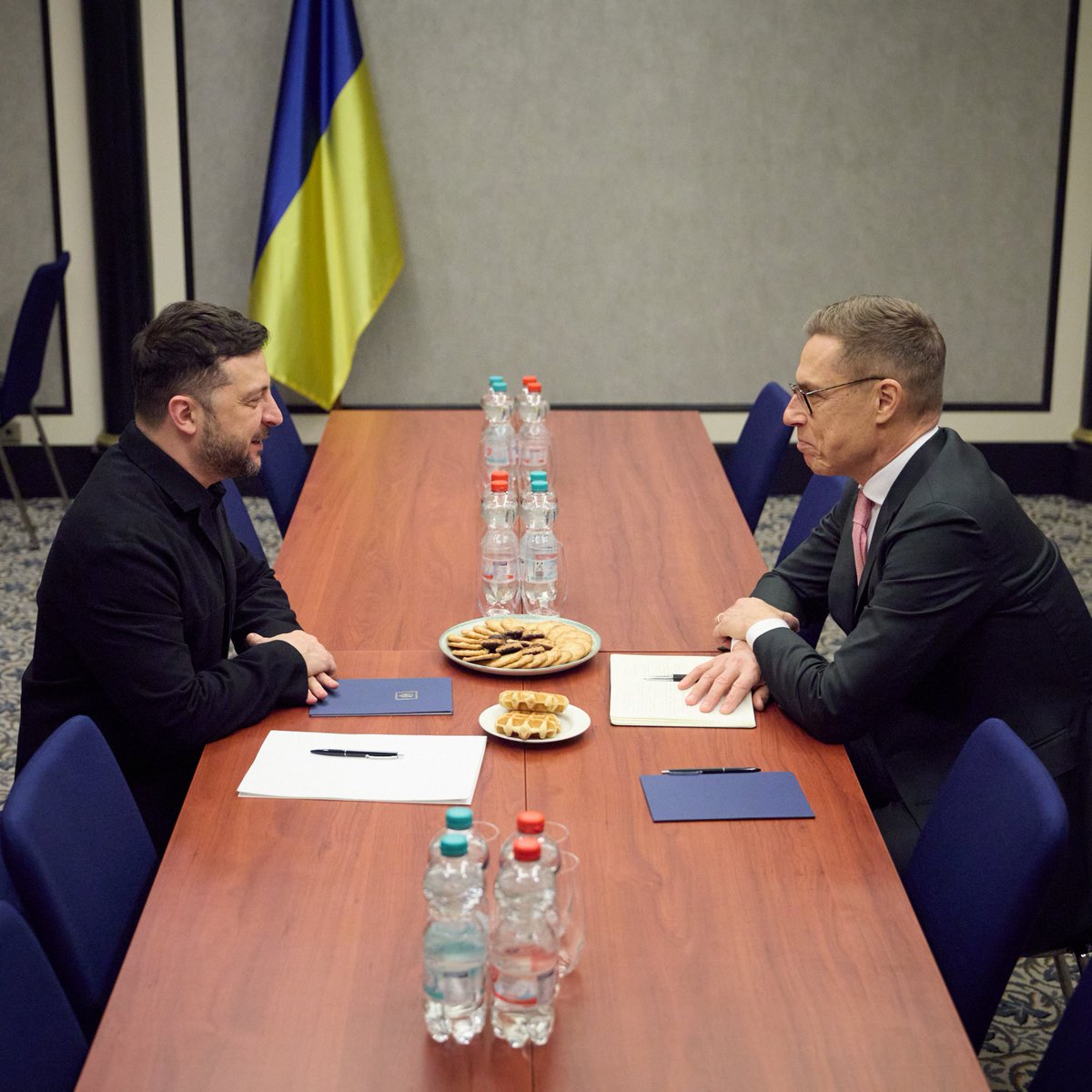 Zelenskiy, Berlin'deki Görüşmede Donbass'tan Çekilmeyeceklerini Açıkladı