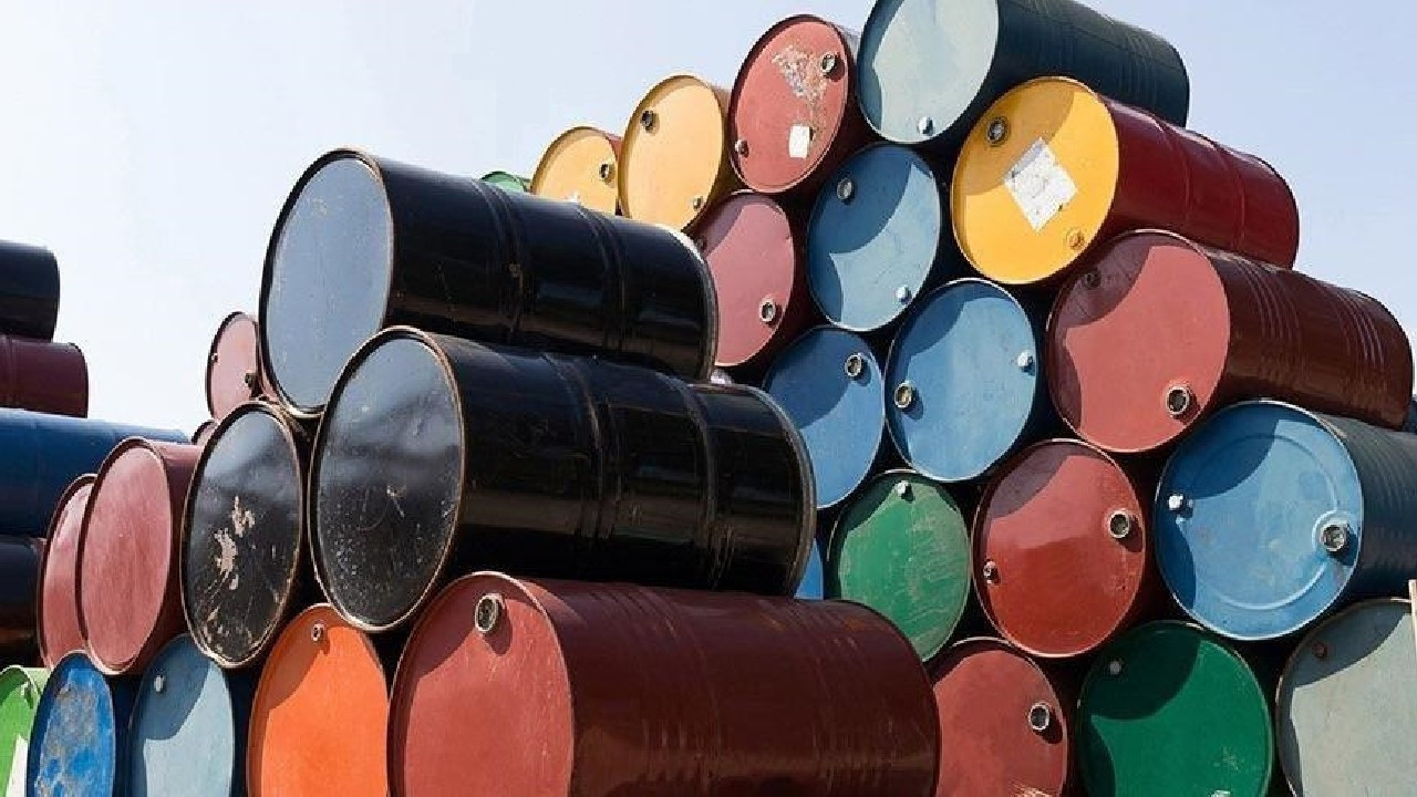Petrol Fiyatlarında 2026 Öngörüsü: Reuters Anketine Göre Arz Bolluğu Baskı Yaratacak