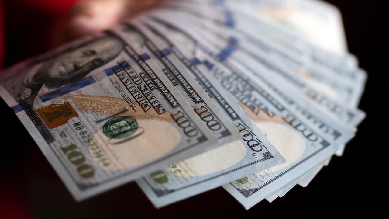 Dolar, Fed Faiz İndirim Beklentilerinin Geri Çekilmesiyle Güç Kazanıyor
