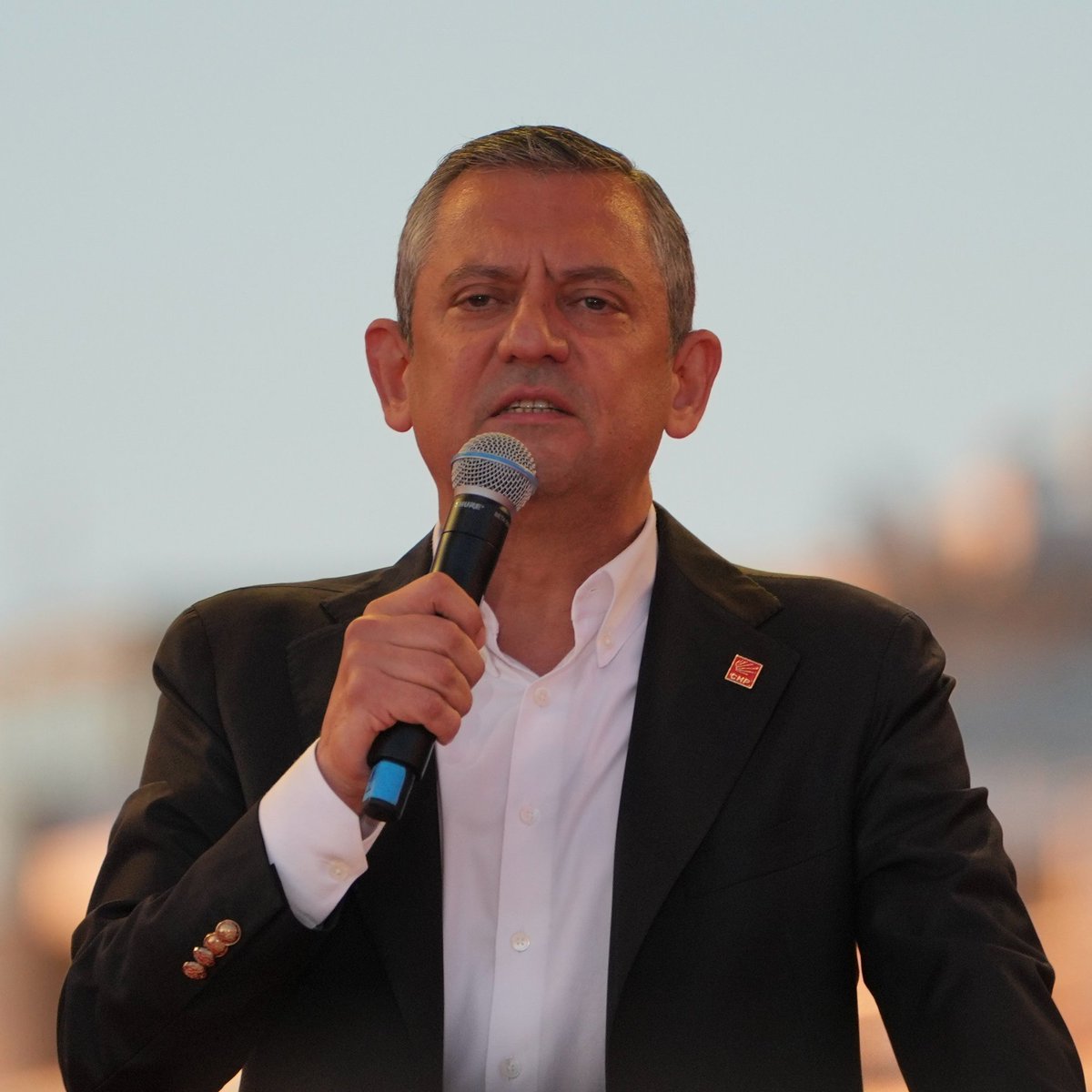Özgür Özel'den Zorunlu Din Dersi ve İnanç Özgürlüğü Vaadi