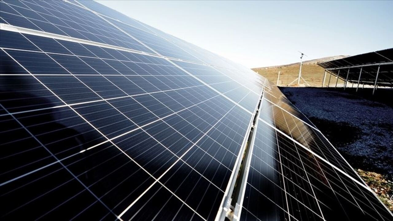 Türkiye Güneş Enerjisinde Rekor Kapasiteye Ulaştı: İç Talebin 12 Kat Üretim