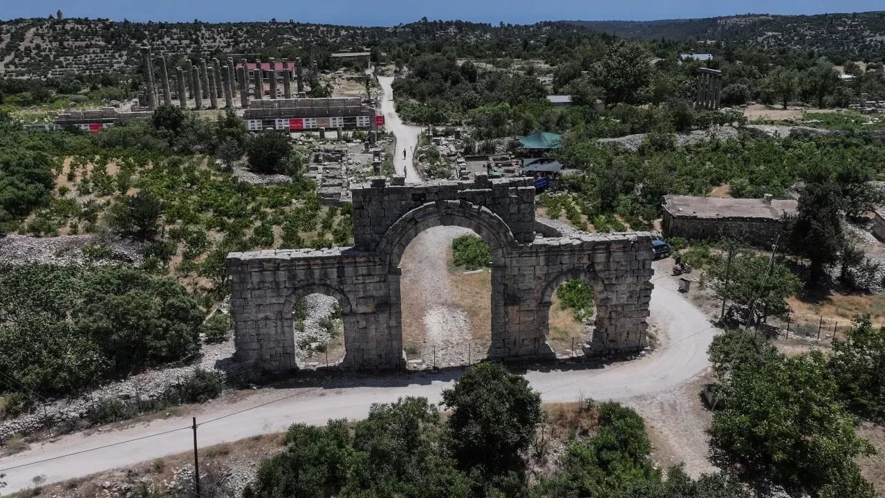 Mersin Uzuncaburç Antik Kent'te 1600 Yıllık Terazi Seti Keşfedildi