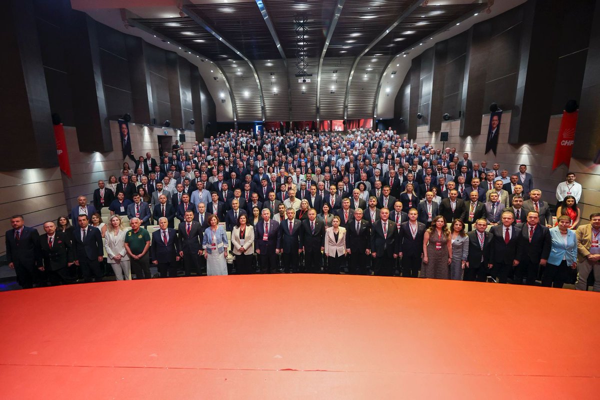 CHP Genel Başkanı Özgür Özel'den Belediye Başkanlarına Mesaj: Birlikte Yürüyeceğiz