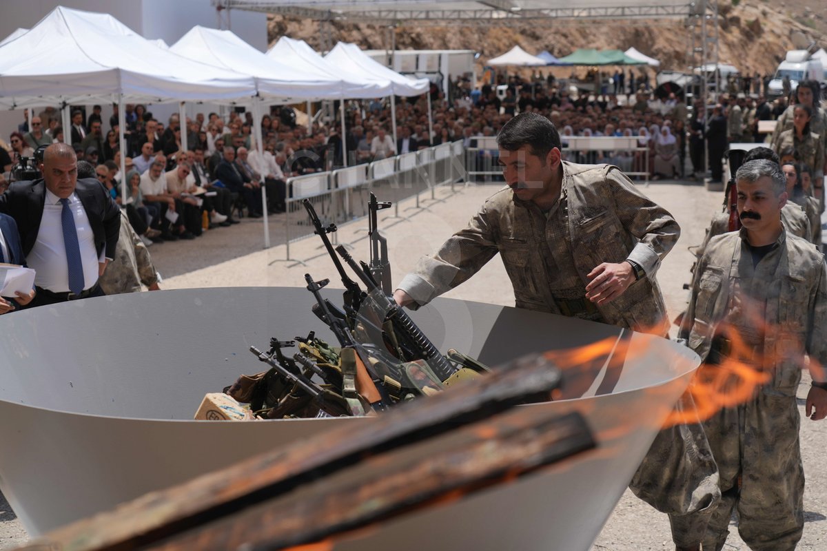 PKK'nın Silah Bırakma Anları Görüntülendi