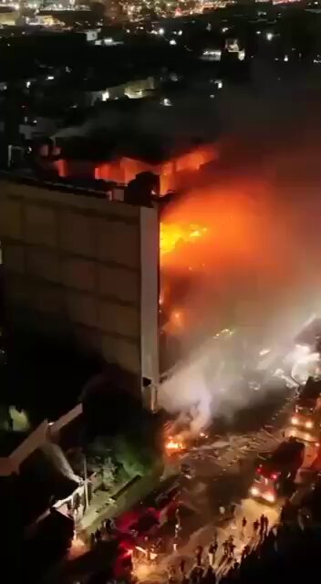 Irak'ta AVM Yangınında 50 Kişi Hayatını Kaybetti