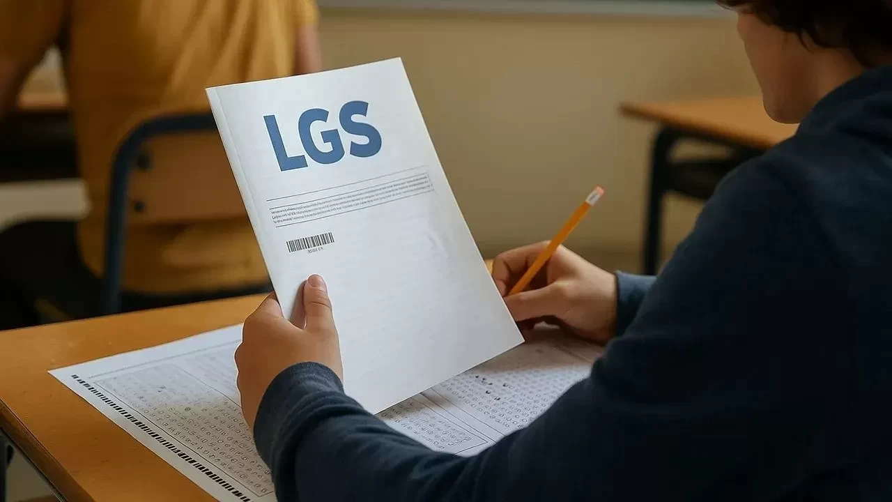 LGS Sonuçları Açıklandı: 719 Öğrenci Tam Puan Aldı, CHP ve İP'den Şaibe İddiaları