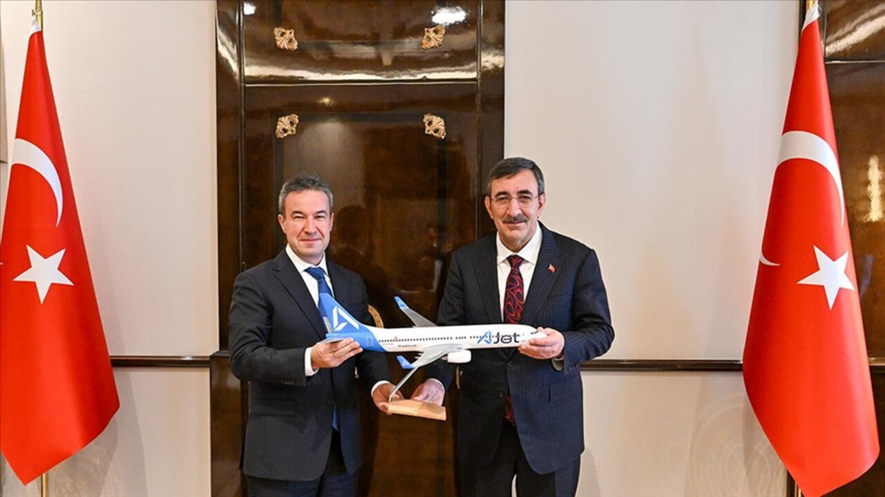 Cumhurbaşkanı Yardımcısı Yılmaz, AJet Genel Müdürü Sarpı Kabul Etti
