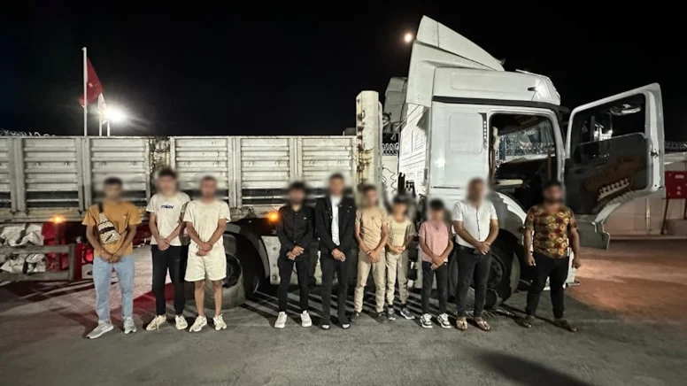 Konya'da Kaçak Tırda Mülteciler ve Sahte Sigara Ele Geçirildi