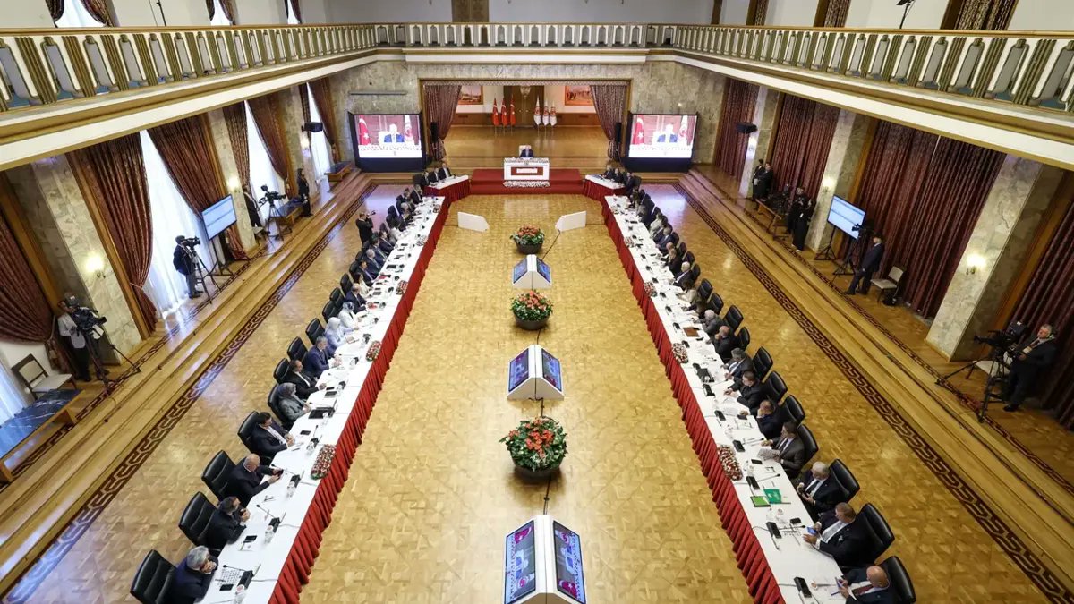 TBMM Komisyonunda Gergin Tartışma: DEM Parti Salonu Terk Etti, MHP'den Sert Tepki!