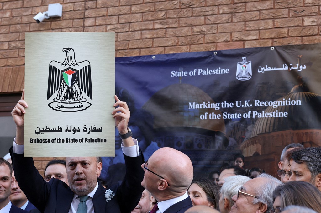İngiltere, Filistin'i Tanıdıktan Sonra Londra'da Filistin Büyükelçiliği Açıldı