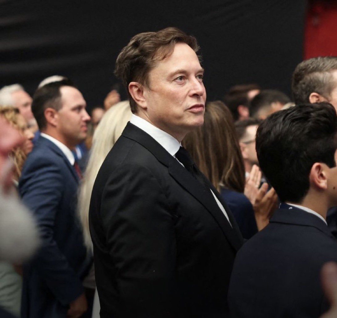 Elon Musk, Transseksüel İdeolojiyi Teşvik Ettiği Gerekçesiyle Netflix Aboneliğini İptal Ettiğini Açıkladı.