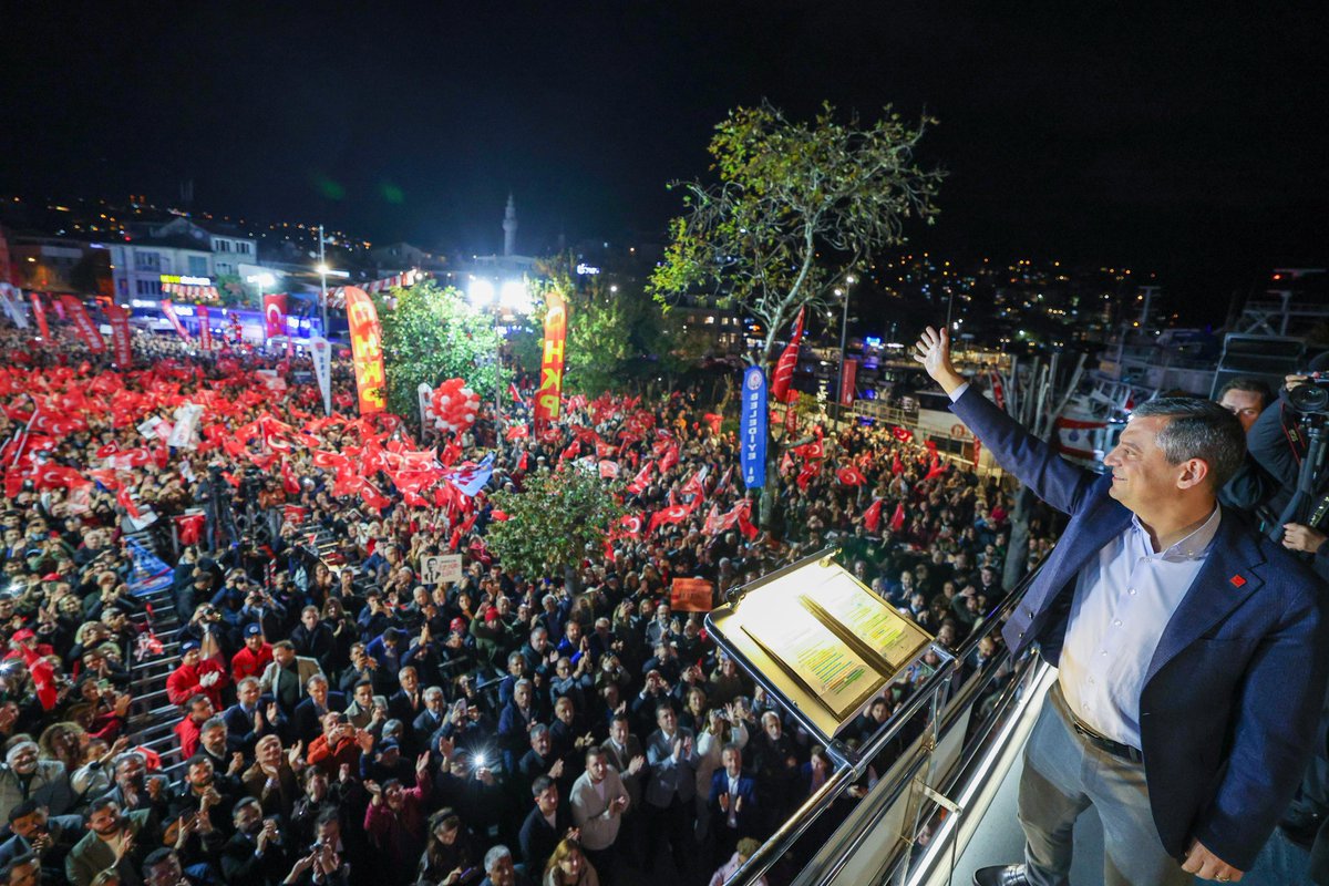 Sarıyer'de Seslenen Özgür Özel: 'Bu Yürüyüşü Kimse Durduramayacak!'