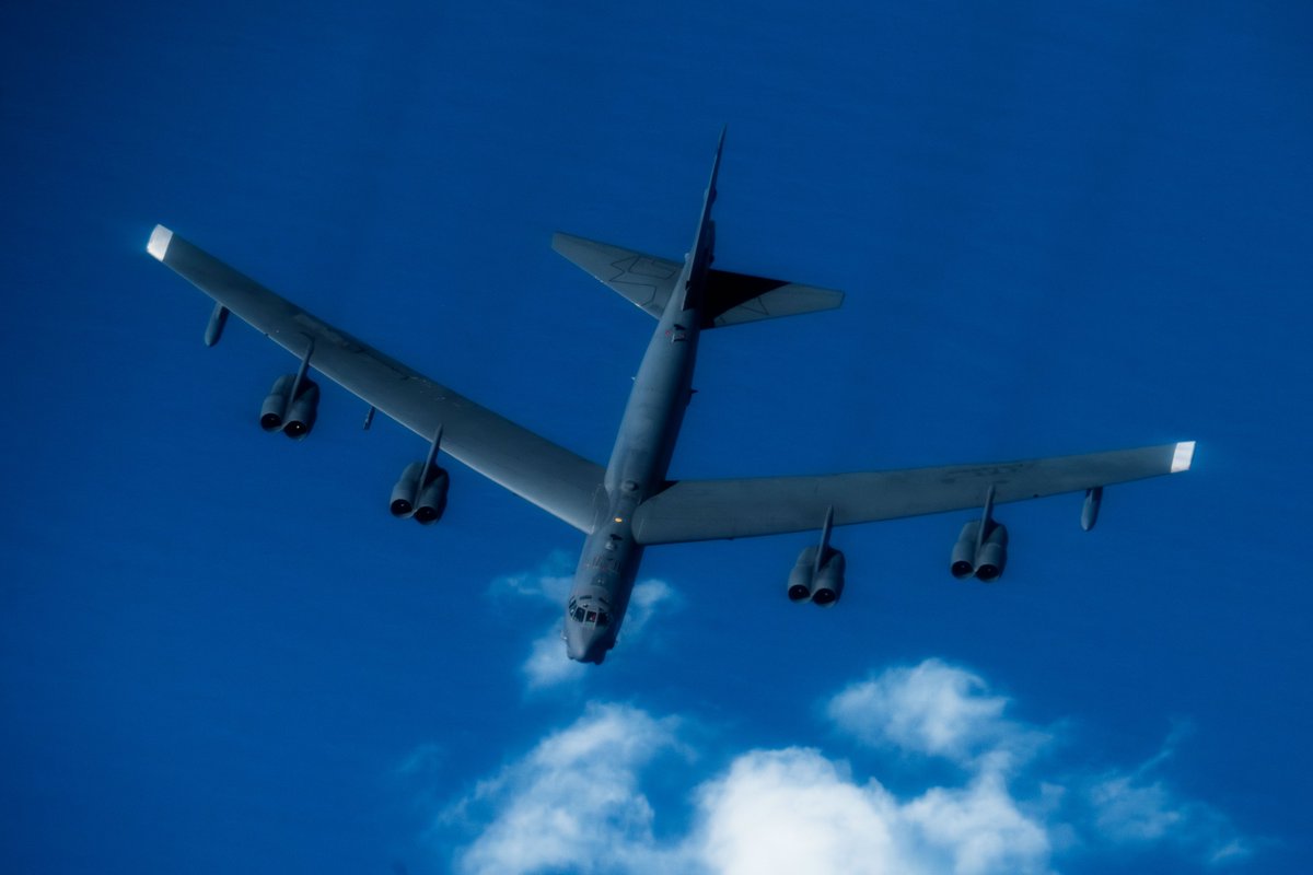 ABD, Venezuela Hava Sahası Yakınında B-52 Bombardıman Uçaklarını Konuşlandırdı