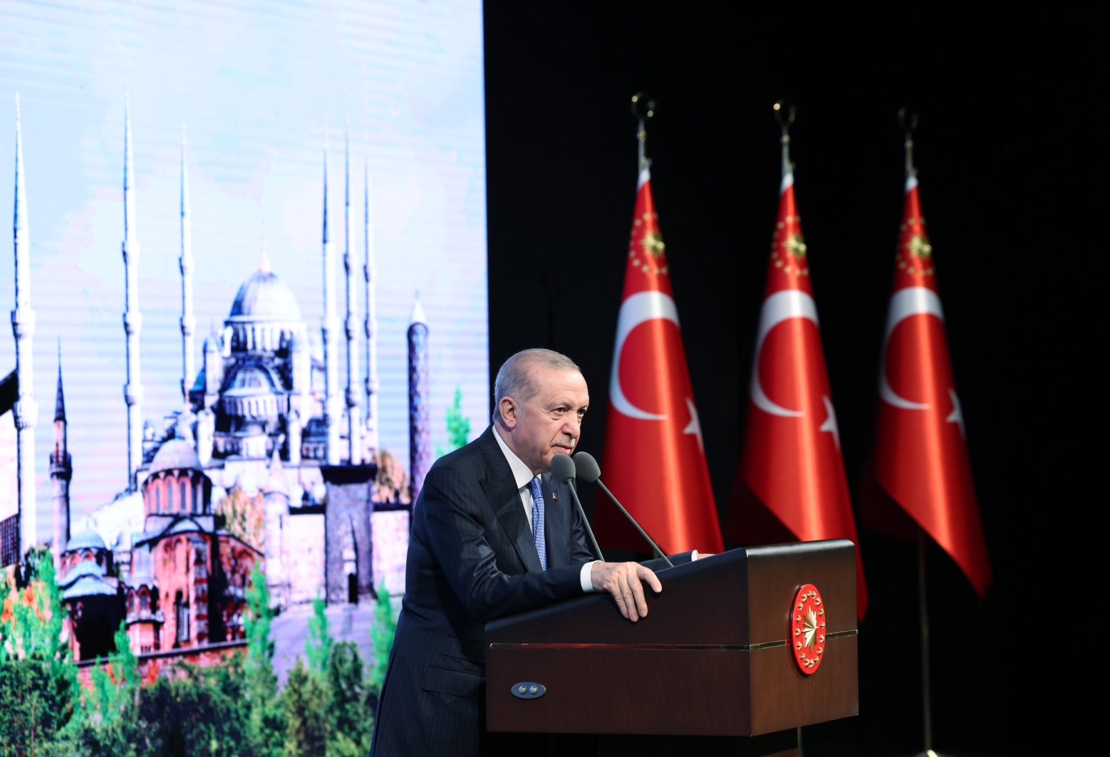 Cumhurbaşkanı Erdoğan: 'Vakıflar Bu Milletin Ruhudur, Hedef Alınamaz!'