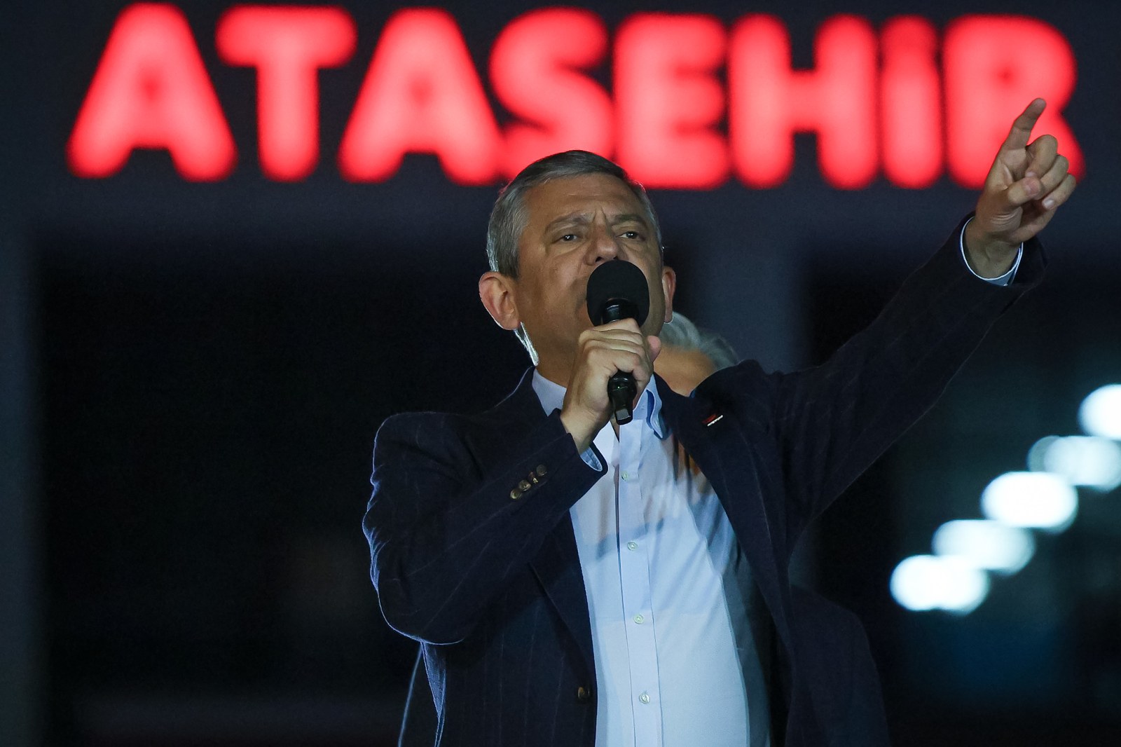 Özgür Özel’den Ataşehir Mitinginde Sert Çıkış: 'Yargı Siyasallaştı, Hesap Soracağız'