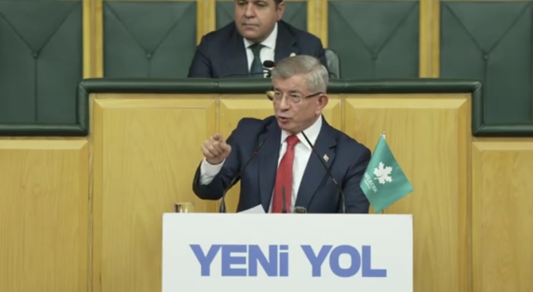 Davutoğlu’ndan Sert Çıkış: 'Türkiye İki Kötü Seçenek Arasına Sıkıştırıldı, Bu Kıskacı Kıracağız'