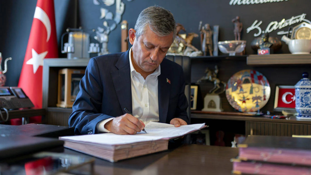 Özgür Özel CHP’den İstifa Etti, Yeni Parti Süreci Resmen Başladı