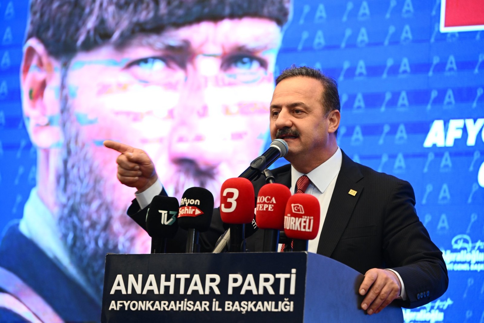 Yavuz Ağıralioğlu’ndan Meydan Okuma: 'Ne CHP’nin Ne AK Parti’nin Gölgesindeyiz!'