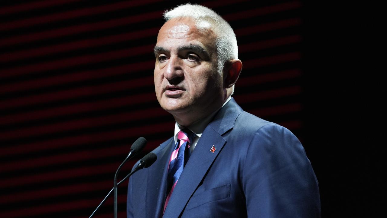 Ani’de Selçuklu Mezarlığı’nda Hz. Muhammed İsminin Altı Kez Yer Aldığı Taş Bulundu