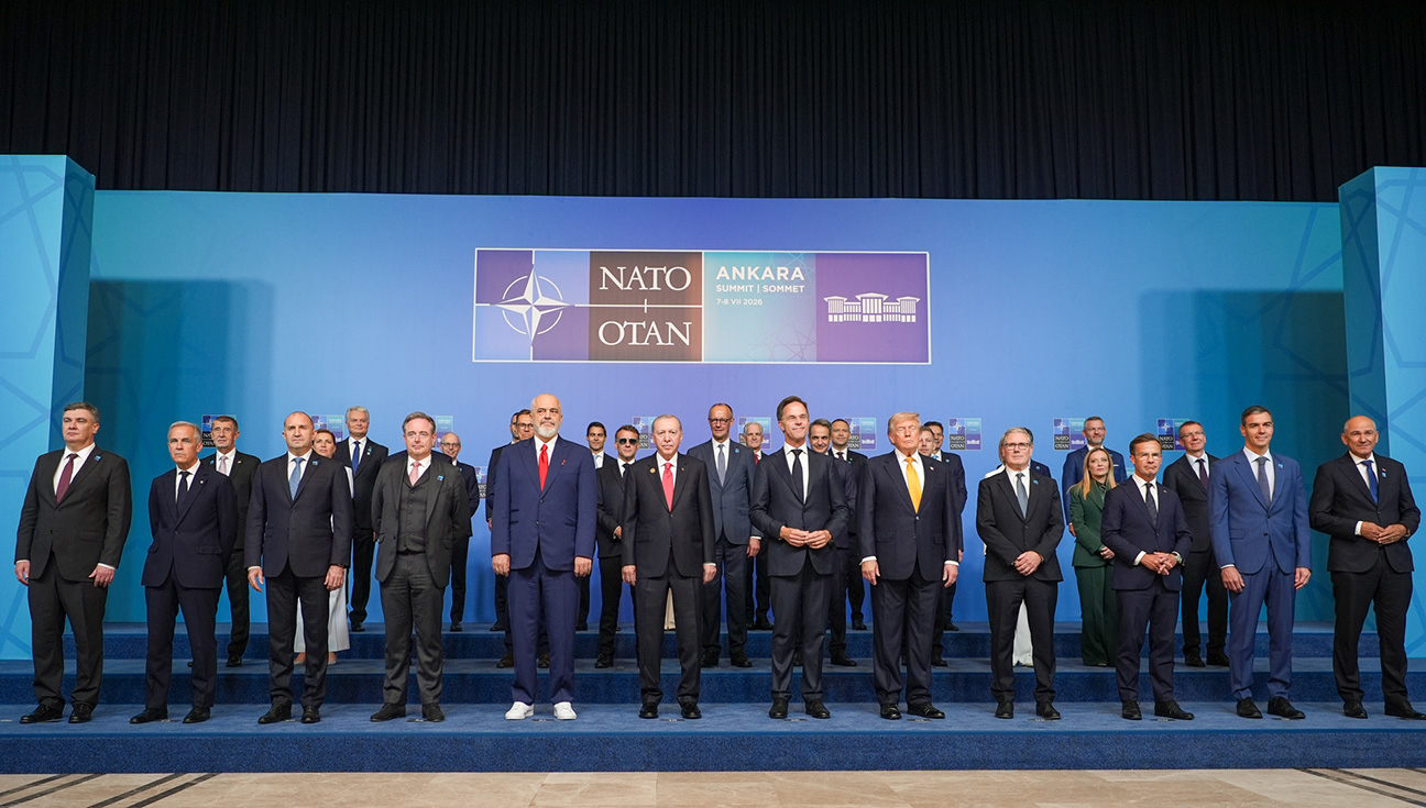 NATO Liderler Zirvesi’nde Aile Fotoğrafı Çekildi, Liderler Kritik Oturuma Geçti