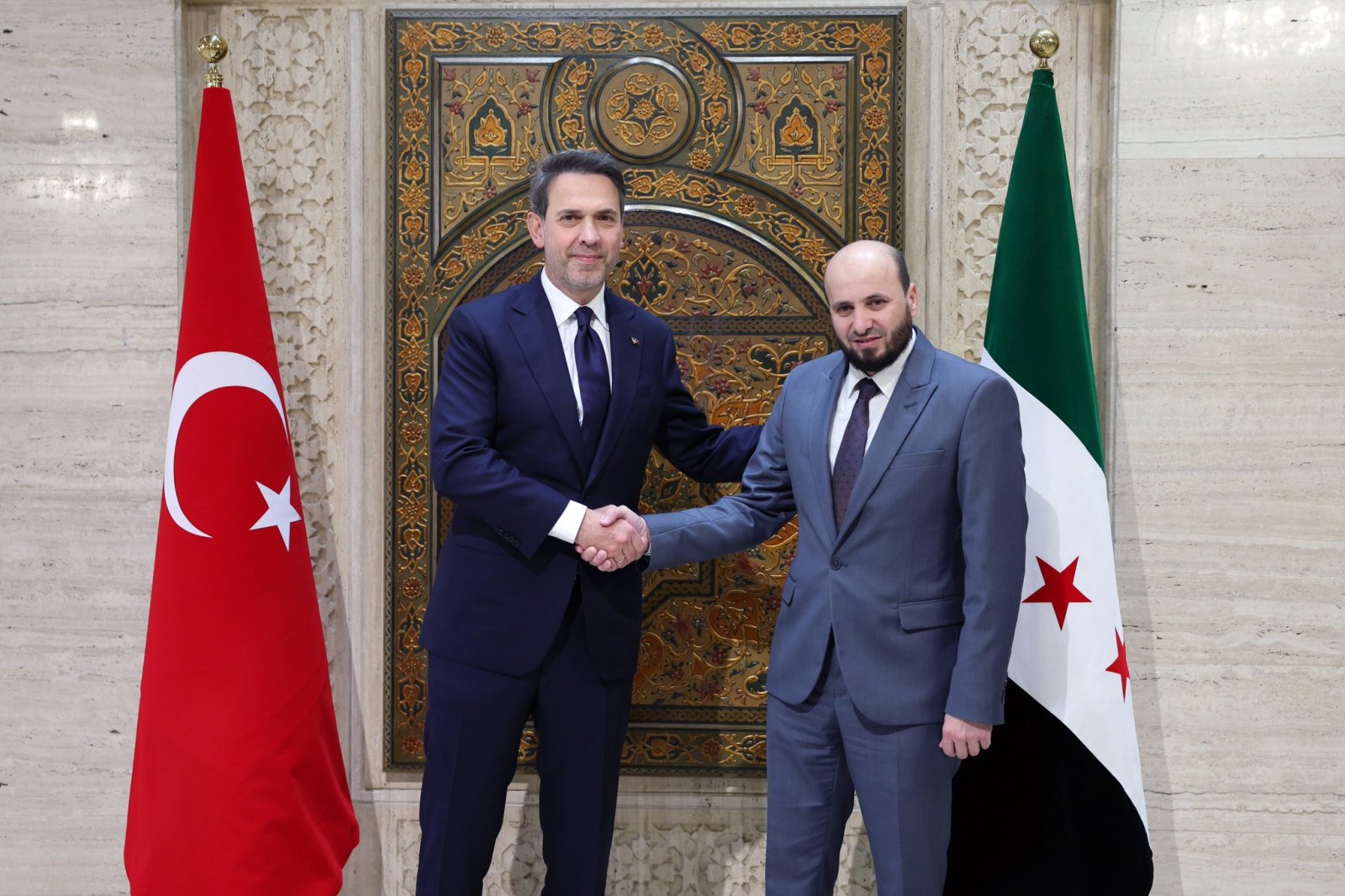 Bayraktar: Türkiye ve Suriye Arasında Güçlü Enerji İş Birliği Modeli İnşa Ediyoruz