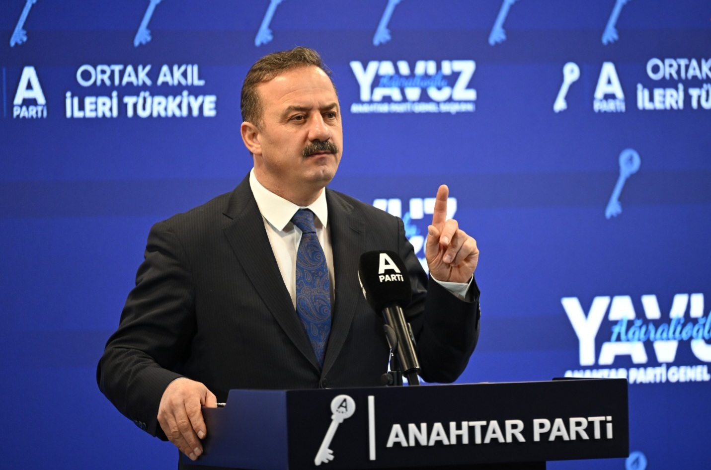 Petrol Fiyatlarındaki Sıçramada 'Hesap Hatası' Eleştirisi: 'Yanlış Hesabın Bedelini Millet Ödemek İstemiyor'