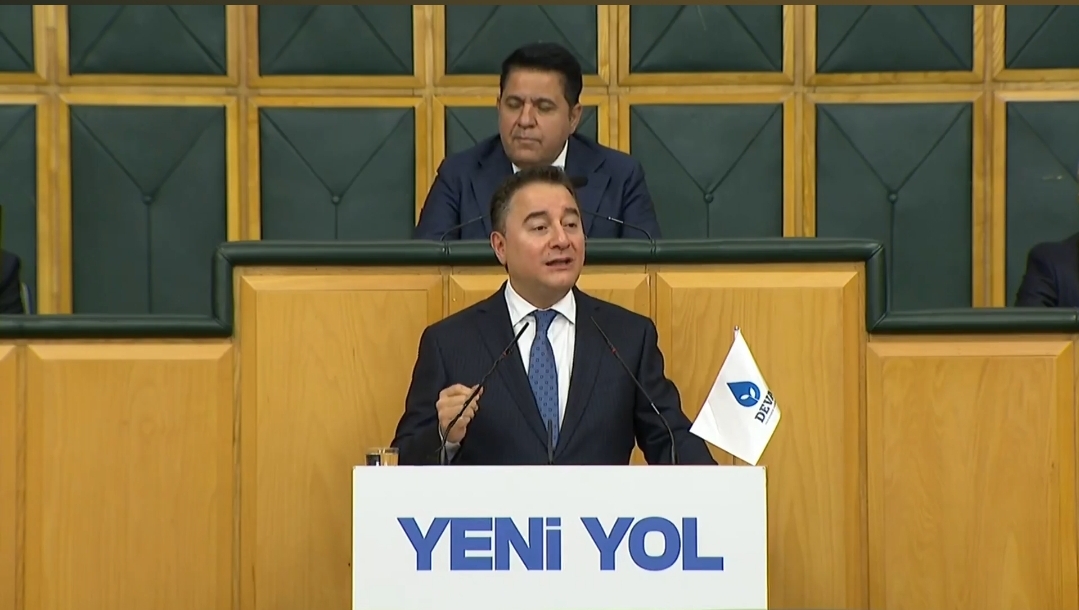 Ali Babacan’dan Çok Sert Çıkış: 'Asgari Ücret, Çayla Simide Bile Yetmiyor'
