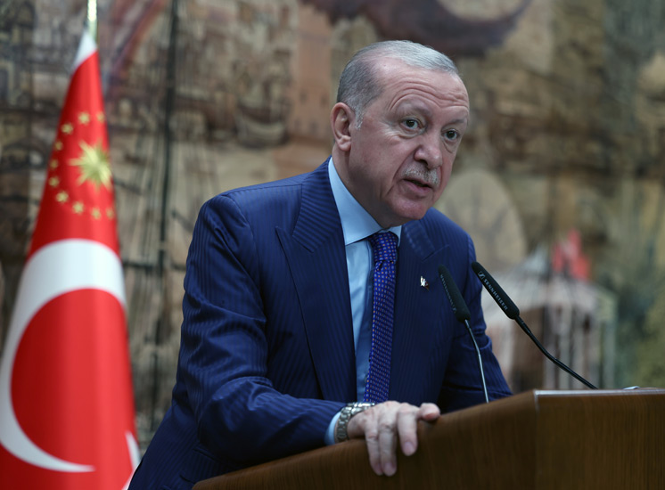 Erdoğan: 'Savaşların Yükünü Kadınlar ve Masum Çocuklar Çekiyor'