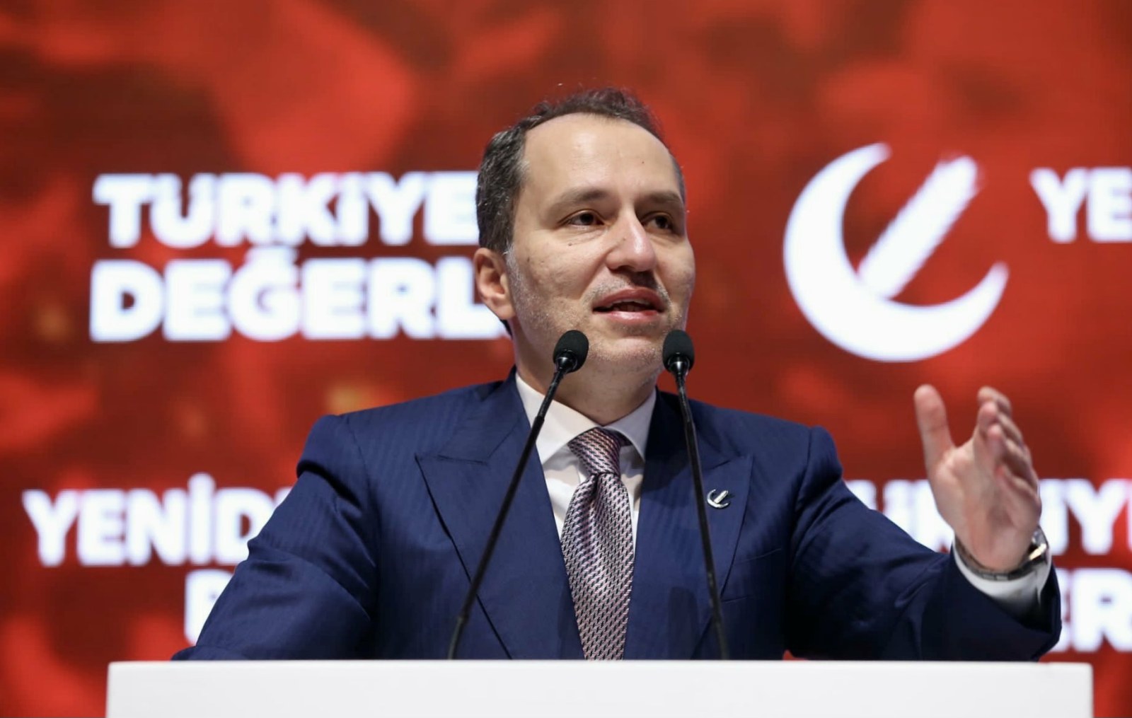 Erbakan'dan Sosyal Yardım Politikalarına Sert Eleştiri: 'Devletin Görevi Yoksulluğu Önlemek, Koli Dağıtmak Değil'