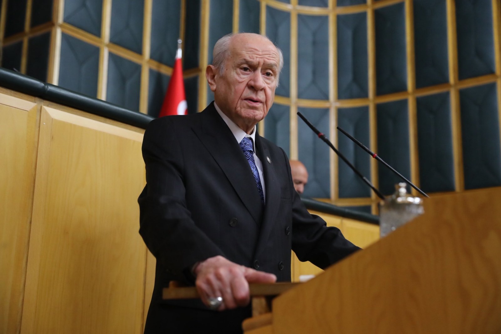 Bahçeli’den Özgür Özel’e Sert Çağrı: 'CHP’nin İç Gerilimini Meydanlara Taşımaktan Vazgeçin'