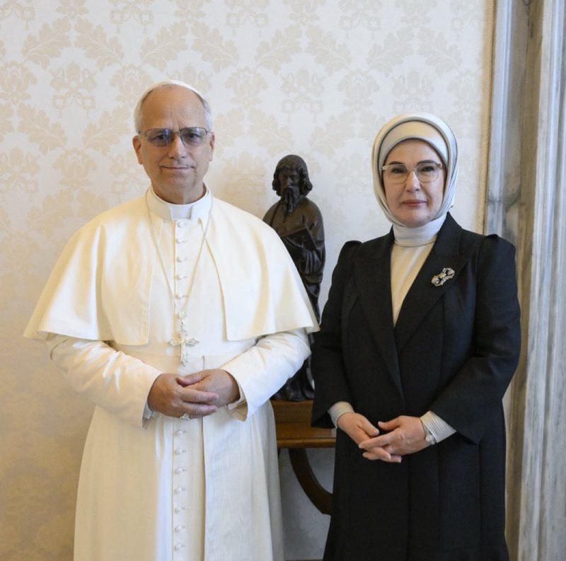 Emine Erdoğan, Papa Leo ile Buluştu: Yurt İçi ve Yurt Dışı Veri Aktarımı Görüşmelerinde
