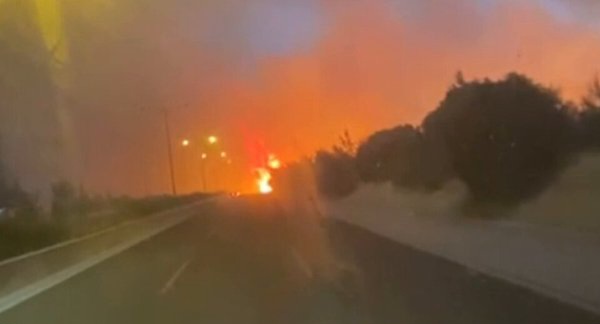İzmir Buca Otoyolunda Yangın Sebebiyle Trafik Kapatıldı