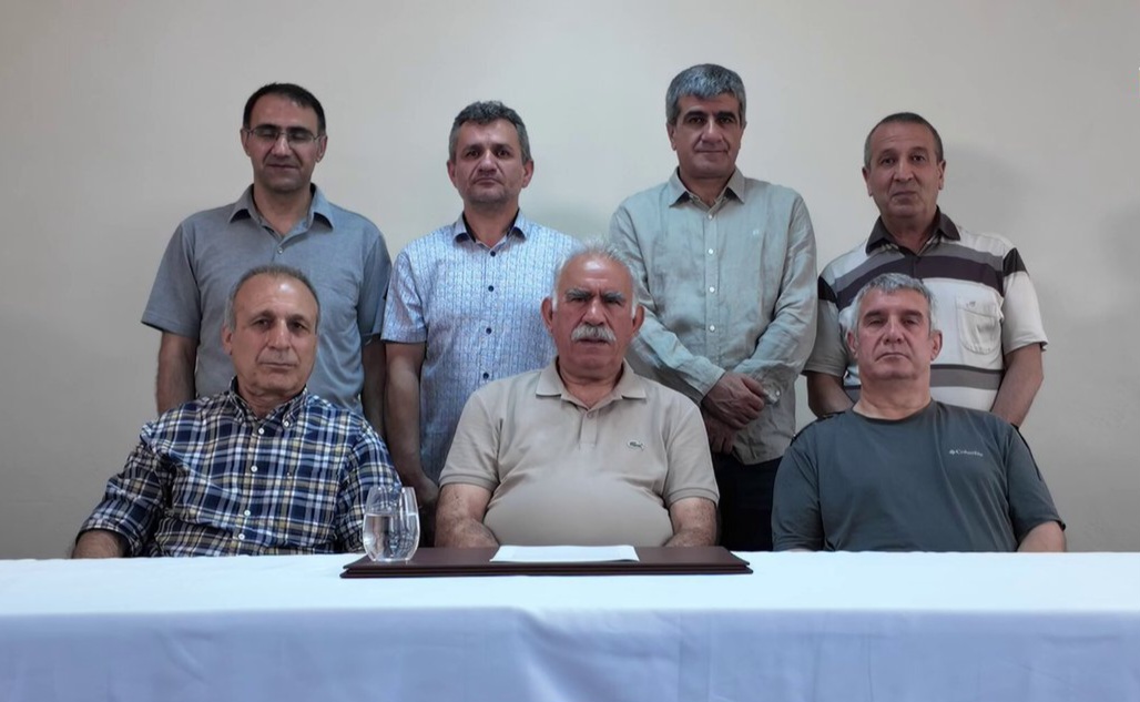 Teröristbaşı Öcalan'dan Şok Görüntülü Mesaj: Anlık Veri Aktarımıyla Yayınlandı