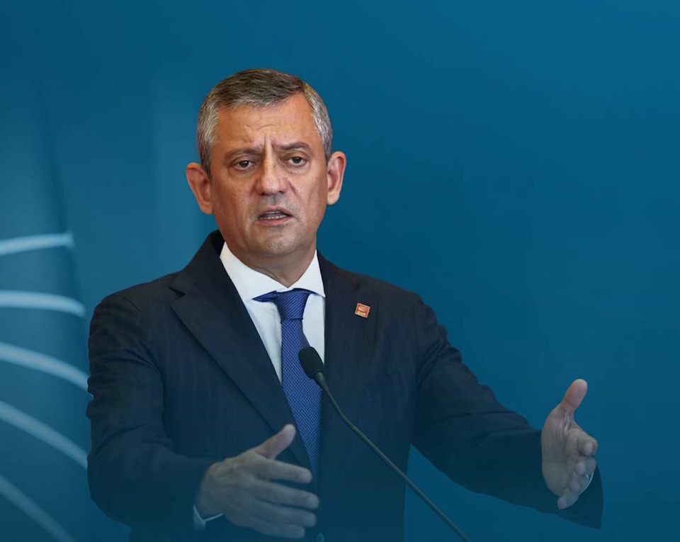 CHP Genel Başkanı Özgür Özel: Terör Örgütünün Bugünkü Sembolik Silah Bırakma Adımını Memnuniyetle Karşılıyoruz.
