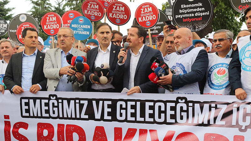 MEMURLAR ANKARA'DA İŞ BIRAKMAYA GİRDİ: TOPLU SÖZLEŞME KRİZİ