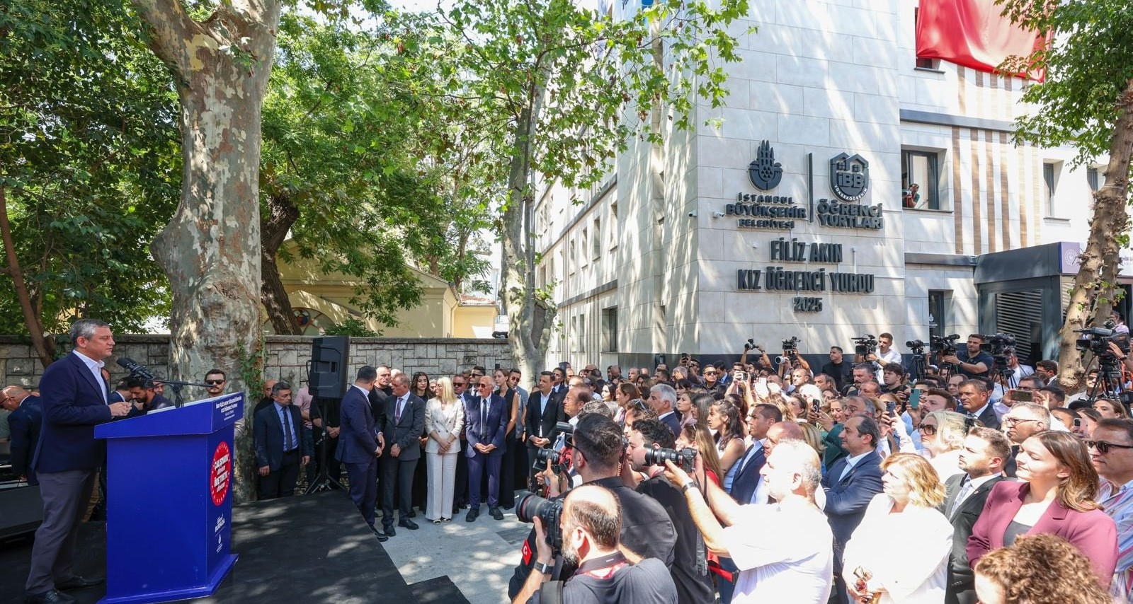 CHP lideri Özgür Özel İBB'nin Yeni Yurdunu Açtı:  'Herkes şunu bilsin: Tayyip Erdoğan’ı Bir Kez Daha Yeneceğiz!'