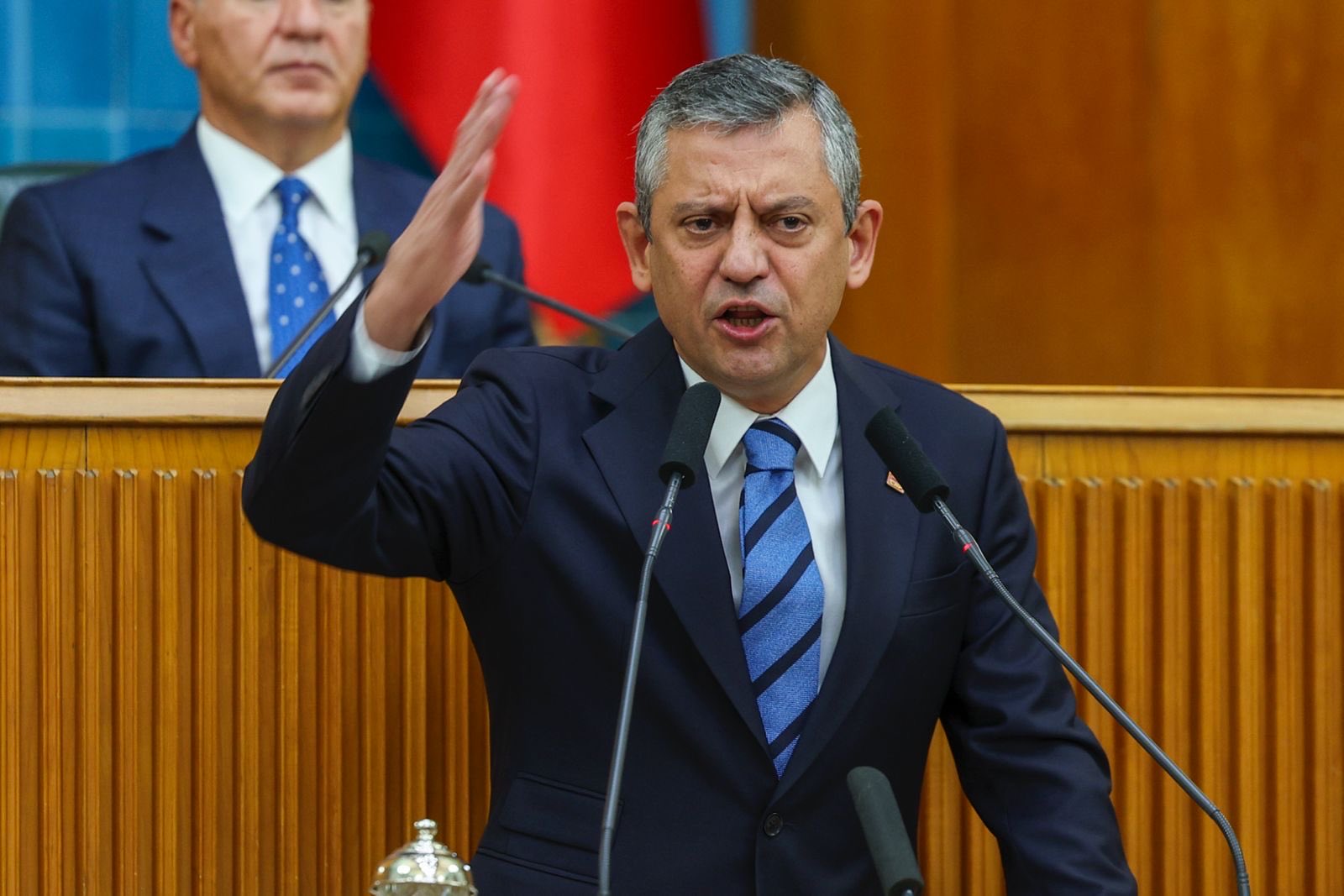 CHP Genel Başkanı Özel'den Meclis'te Sert Çıkış: 'Darbe Mekaniği İşbaşında, Millet Perişan!'