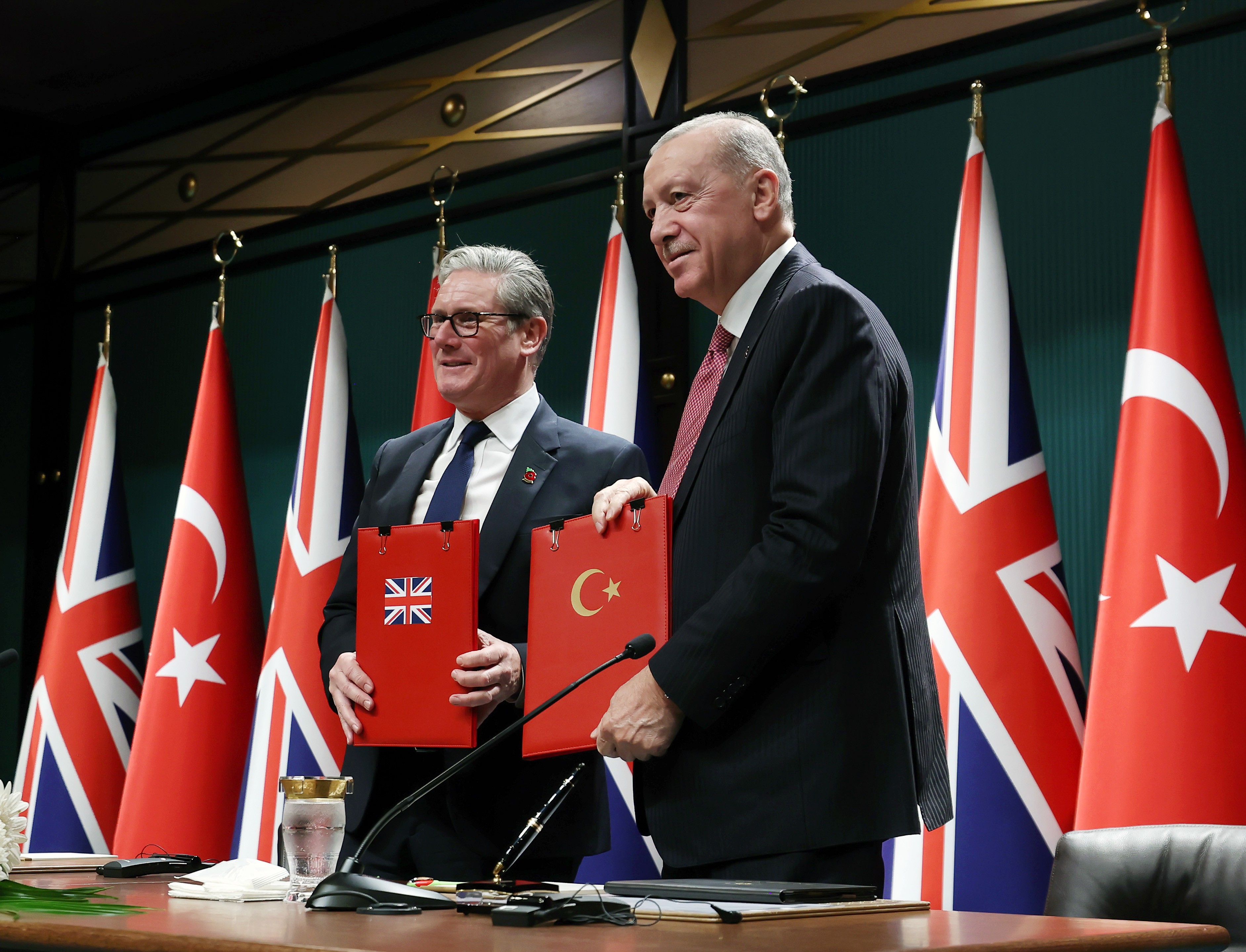 Erdoğan ve Starmer'dan Stratejik İş Birliği: Ticaret Hacmi 40 Milyar Dolar Hedefi ve Eurofighter Mutabakatı