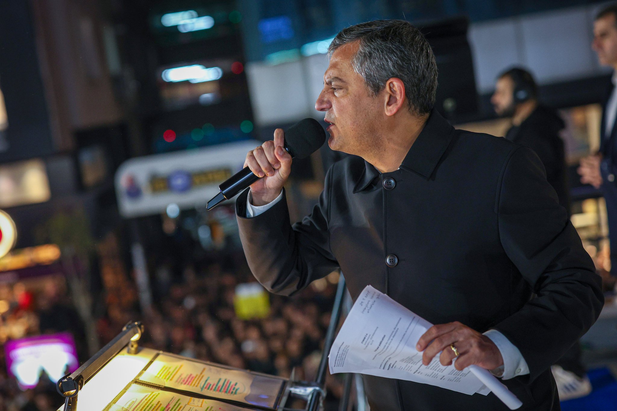 Özgür Özel ‘Akın Gürlek’ Belgesini Açıkladı.