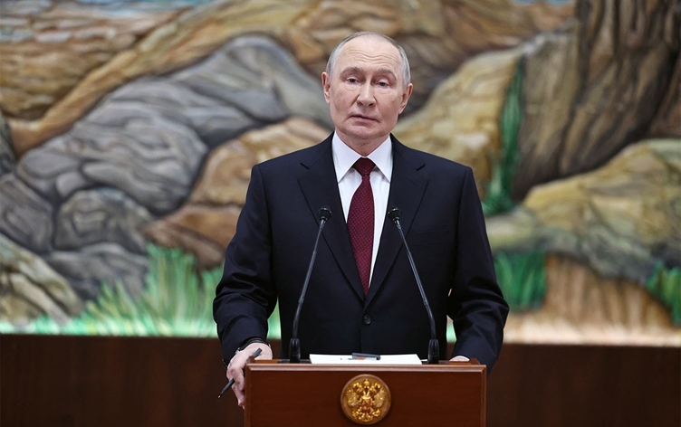 Putin : 'Eğer Çekilmezlerse, Biz Bu Bölgeleri Askeri Zor Yoluyla Elde Edeceğiz.'