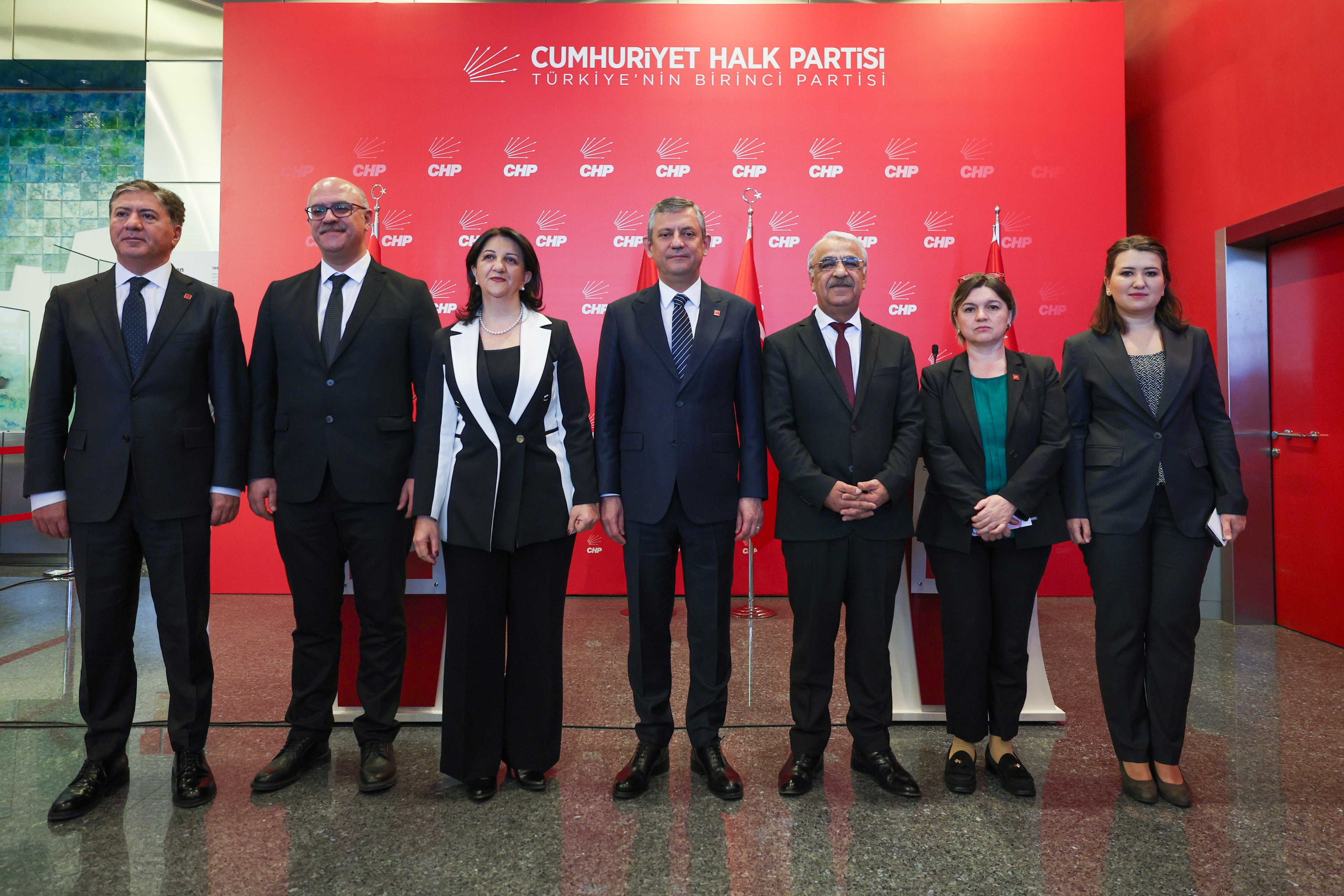 DEM Parti Heyeti'nden CHP'de Kritik Görüşme: 'Barış Hepimizin Görevi'