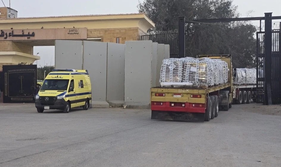 Gazze'ye İnsani Yardım Tırları Girişi Sürüyor