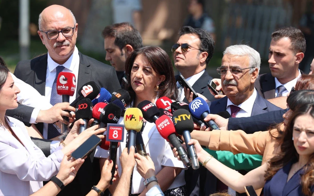 DEM Parti İmralı Heyeti, Öcalan'ın Mesajını Paylaştı: ‘Cumhuriyet İki Kat Güçlenecek’