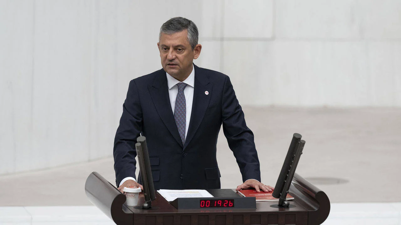 Özgür Özel: 'Ben ve yönetici arkadaşlarım bu yasaya ‘evet’ diyeceğiz'