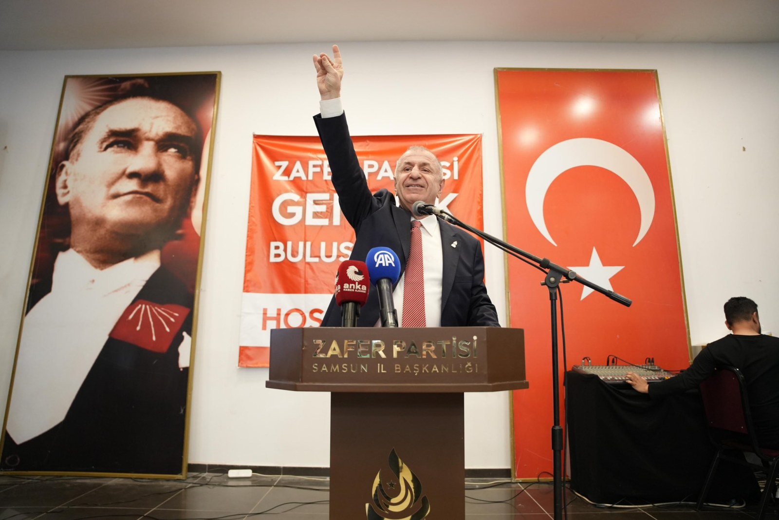 Özdağ’dan Sert Mesaj: 'Gençlerin Emeğini Değersizleştiren Düzene Son Vereceğiz'