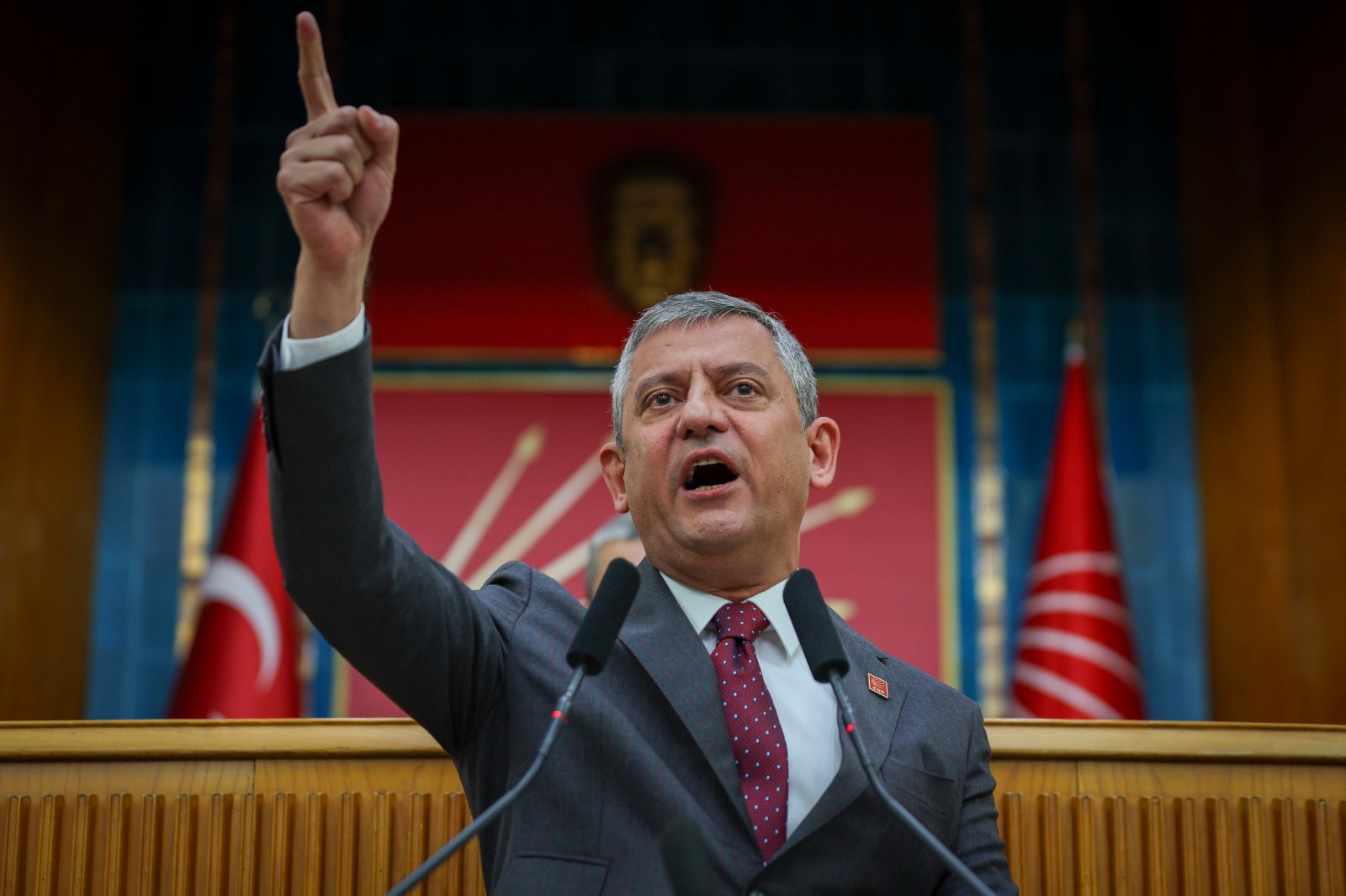 Özgür Özel’den Sert Ekonomi Çıkışı: 'Herkesin Evladı Kendisinden Daha Fakir'
