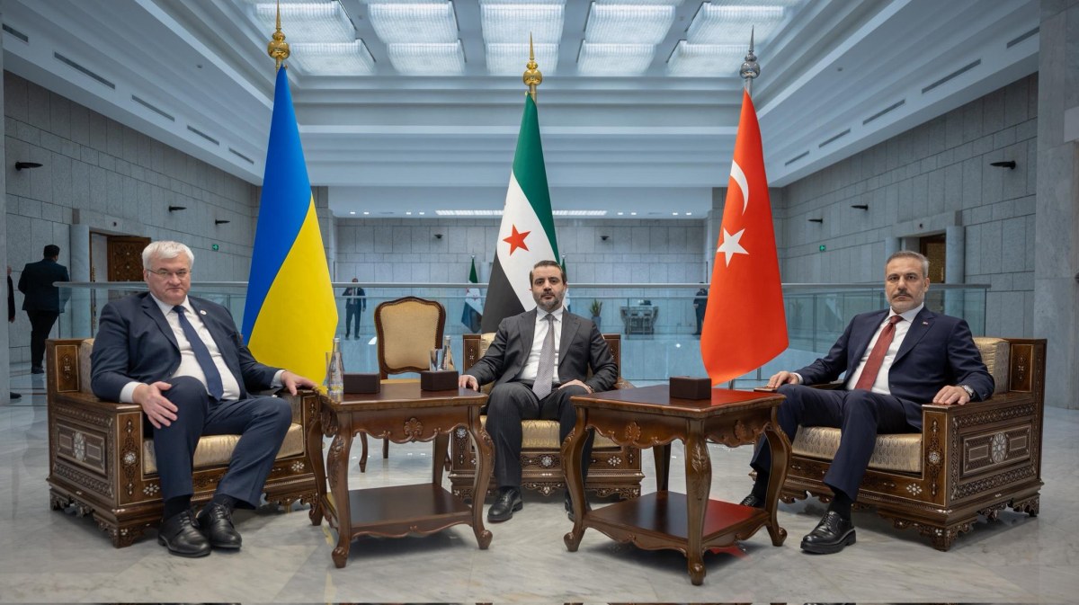 Ukrayna, Türkiye ve Suriye Üçlü Zirvesinde Flaş Açıklama: Güvenlik ve Gıda Yolları Gündemde