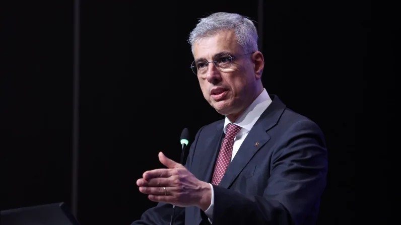 Türkiye’den İran’a Tıbbi Yardım Tırları Yola Çıktı